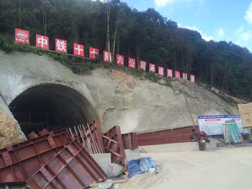 直螺纹套筒在周山隧道的应用图片